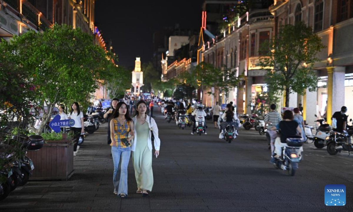 Tourists visit the historical center of Quanzhou, southeast China's Fujian Province, May 20, 2025. Located along the coastline of southeast China's Fujian Province, Quanzhou was one of the world's largest ports along the historic Maritime Silk Road, particularly in ancient China's Song Dynasty (960-1279) and Yuan Dynasty (1271-1368).
Spanning an area of about 6 square kilometers in Licheng District of Quanzhou, the historical center fully displays the profound and diverse culture of the city. (Xinhua/Jiang Kehong)
