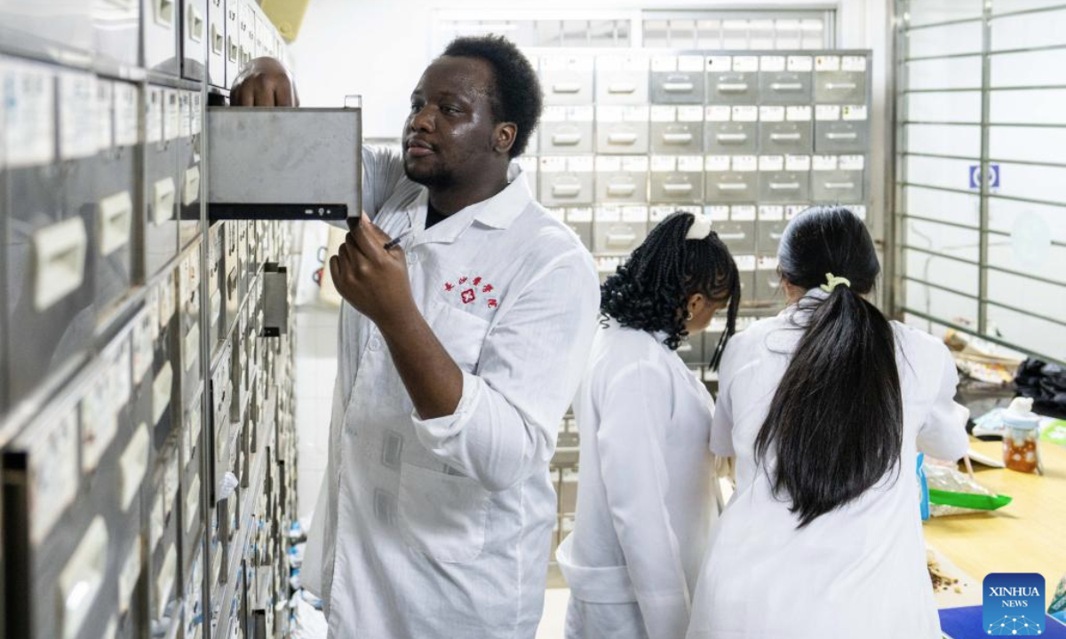 International student Ng'onga Chiyumbe Kachinga (1st L) from Zambia collects Chinese medicine at the first affiliated hospital of Changsha Medical University in Changsha, central China's Hunan Province, June 18, 2025.
The international exchanges division of Changsha Medical University was established in 2006. Currently, more than 20 international students from 13 African countries are pursuing further studies at the institution.
The school promotes cultural exchange globally while popularizing traditional Chinese medicine through courses including surgery, medicine, acupuncture, and tuina (therapeutic massage). (Xinhua/Chen Sihan)