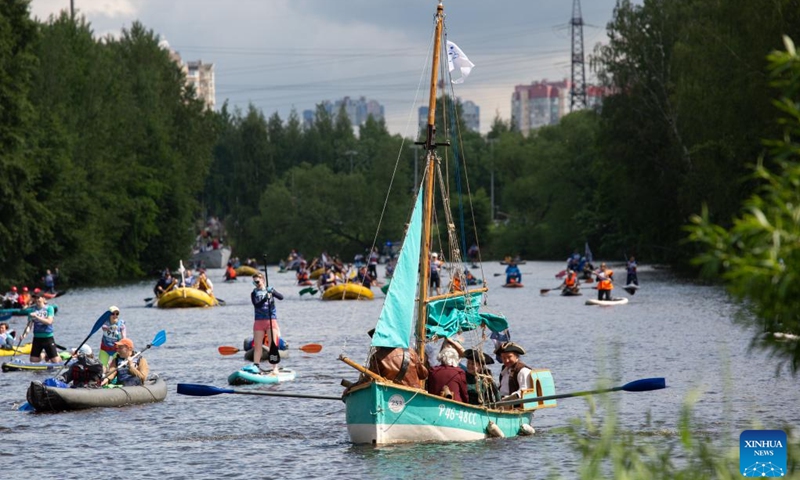 People participate in a Petrovskiy canoe marathon in St. Petersburg, Russia, June 7, 2025. The canoe marathon attracted over 3,000 participants. (Photo: Xinhua)