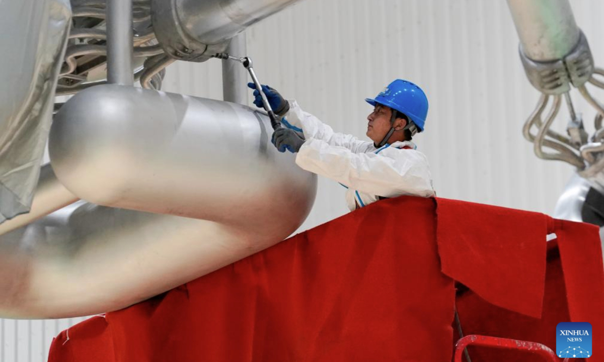 A worker checks equipment at the Barkol converter station, the sending end of the Hami-Chongqing ±800 kV ultra-high voltage direct current transmission project, in Hami, northwest China's Xinjiang Uygur Autonomous Region, March 21, 2025. The State Grid Corporation of China on Tuesday announced the operation of the ±800 kV ultra-high voltage direct current transmission project linking eastern Xinjiang's Hami with southwest China's Chongqing Municipality.

This marks China's third major project to transmit electricity from energy-rich Xinjiang Uygur Autonomous Region to other parts of the country. (Xinhua/Ding Lei)