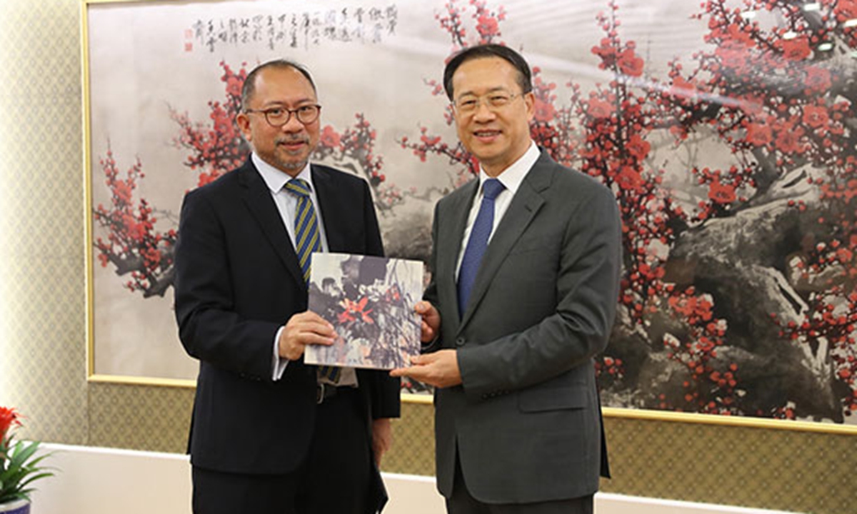 Chinese Vice Foreign Minister Ma Zhaoxu (right) meets the newly appointed Executive Director of the APEC Secretariat Eduardo Pedrosa in Beijing on June 9, 2025. Photo: official website of the Ministry of Foreign Affairs