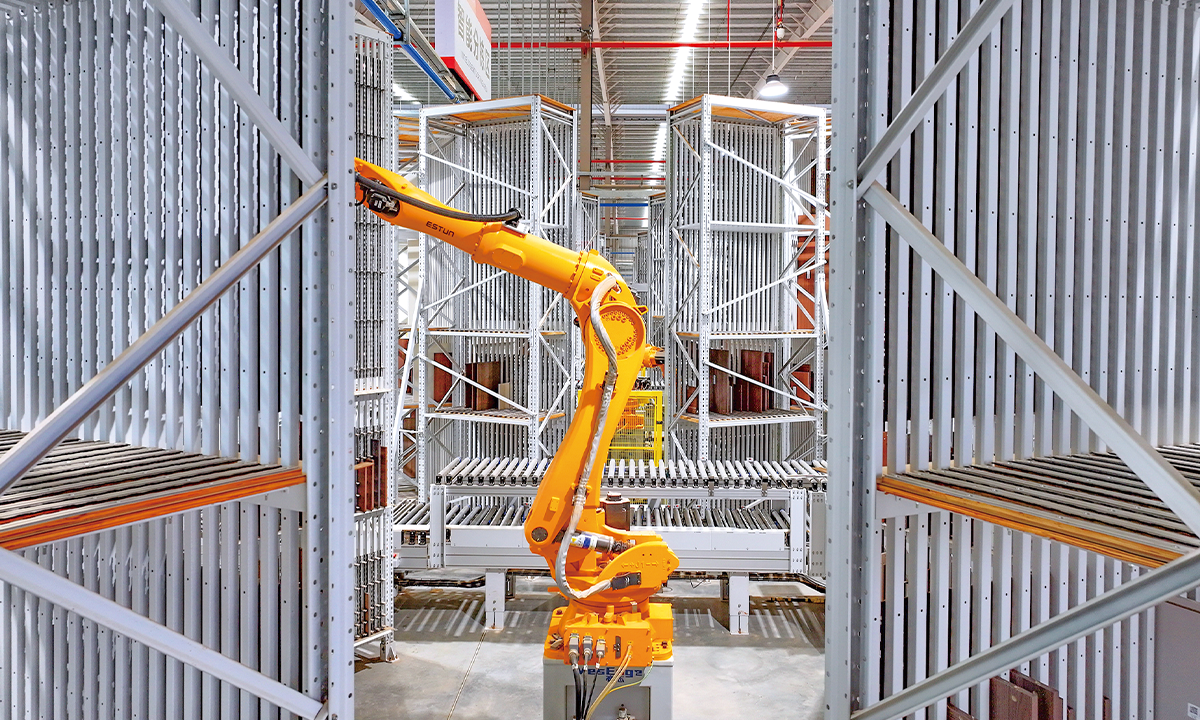 An intelligent robotic arm operates swiftly, with panel sorting and packaging proceeding in an orderly manner at a local workshop of a whole-house customization smart manufacturing project in Ganzhou, East China's Jiangxi Province on June 9, 2025. Photo: VCG