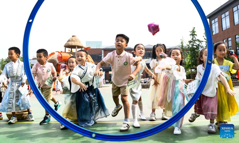 Children play a traditional game of stoning the five pests during a celebration of the Dragon Boat Festival at a kindergarten in Jiyuan City, central China's Henan province, May 30, 2025. Photo: Xinhua