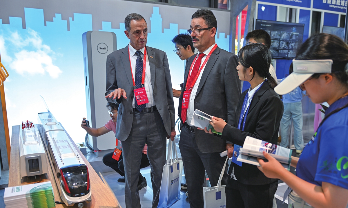 Foreign delegates explore cutting-edge equipment at the advanced technology exhibition during the second Belt and Road Conference on Science and Technology Exchange in Chengdu, Southwest China's Sichuan Province on June 11, 2025. Since the inaugural conference in November 2023, China has signed intergovernmental science cooperation agreements with more than 80 Belt and Road partner countries and established more than 70 joint laboratories under the initiative. Photo: VCG