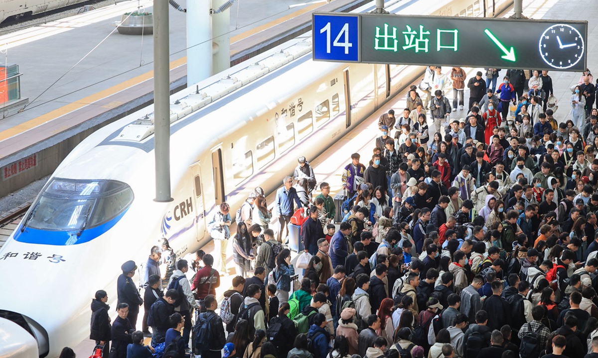 Passengers arriving in Nanjing Railway Station prepare to exit on April 6, 2025, the last day of the Qingming Festival holiday. The national railway system welcomed a peak in return travel, with an estimated 20 million passengers expected to be transported. Photo: IC