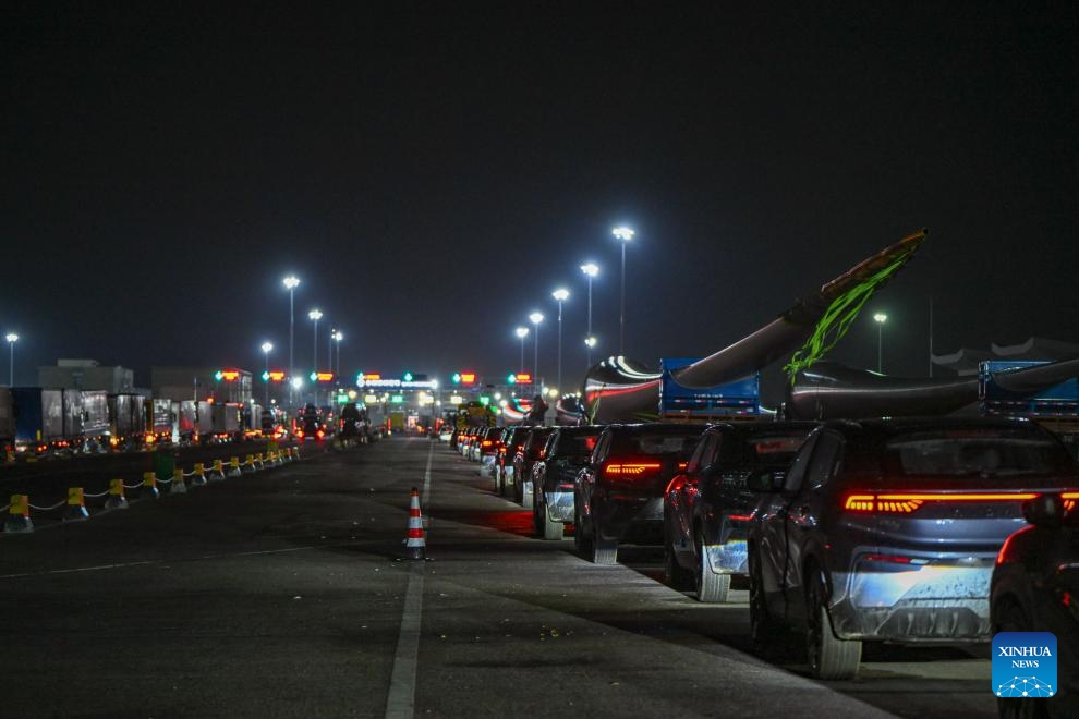 Commercial vehicles wait in line for export at the road port of Horgos in Horgos, northwest China's Xinjiang Ugyur Autonomous Region, in the early morning on June 11, 2025. (Photo: Xinhua)