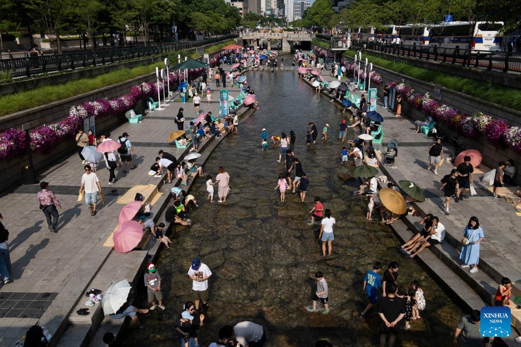 People cool themselves off at the Cheonggye stream, in Seoul, South Korea, June 14, 2025. (Photo: Xinhua)