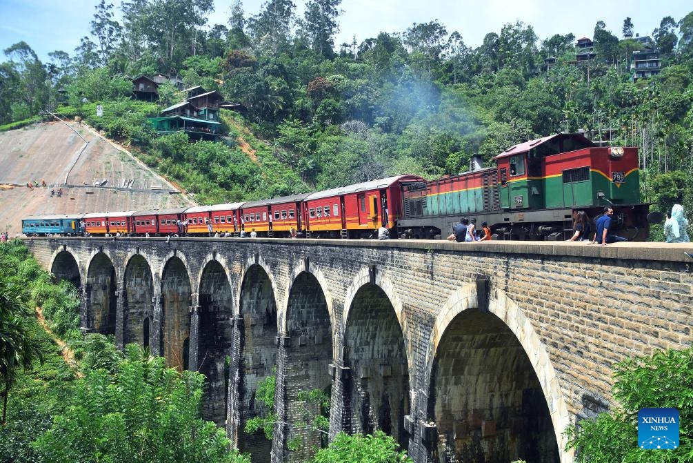 This photo taken on June 13, 2025 shows a train running on a nine-arch railway bridge built during the colonial era, in Ella, Sri Lanka. (Photo: Xinhua)