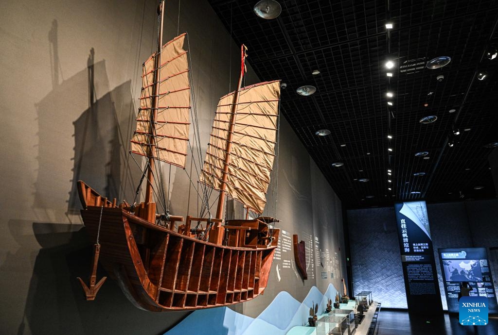 This photo taken on May 17, 2023 shows an ancient ship model at the China (Hainan) Museum of the South China Sea in Qionghai, south China's Hainan Province. A great number of exhibits relevant to the Maritime Silk Road are showcased at the China (Hainan) Museum of the South China Sea, providing valuable insights into the prosperity of the Maritime Silk Road in ancient China and the exchanges between Chinese and foreign civilizations. (Photo: Xinhua)
