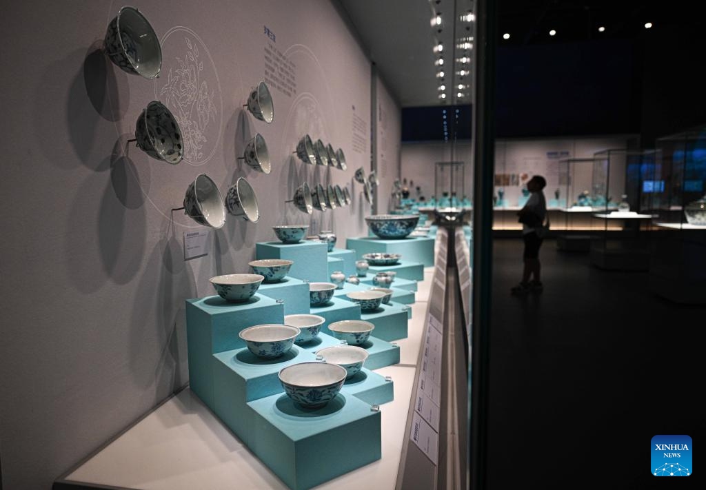 This photo taken on June 10, 2025 shows blue and white porcelain works displayed at the China (Hainan) Museum of the South China Sea in Qionghai, south China's Hainan Province. A great number of exhibits relevant to the Maritime Silk Road are showcased at the China (Hainan) Museum of the South China Sea, providing valuable insights into the prosperity of the Maritime Silk Road in ancient China and the exchanges between Chinese and foreign civilizations. (Photo: Xinhua)