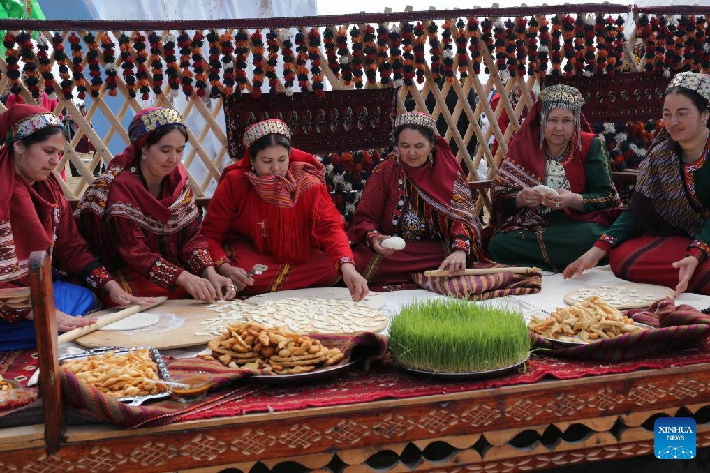 Women prepare food to celebrate Nowruz festival in Ashgabat, the capital of Turkmenistan, March 21, 2015. Regarded as the beginning of a New Year and one of the most important festivals in Central Asian countries, Nowruz marks the first day of spring. With fragrant baked naan bread, aromatic pilaf, rich and chewy horse sausage, sweet and juicy fruits and vegetables, and uniquely flavored dairy products, the cuisine of the five Central Asian countries embodies the traditional diet of nomadic peoples and the spice heritage of the Silk Road, showcasing the richness of intercultural culinary exchanges. (Photo: Xinhua)