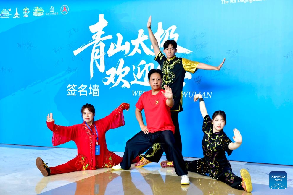Zeela Nebulani (1st L) poses for a photo with her father and sister at a Tai Chi invitational tournament in Wulian County of Rizhao City, east China's Shandong Province, June 12, 2025. (Photo: Xinhua)