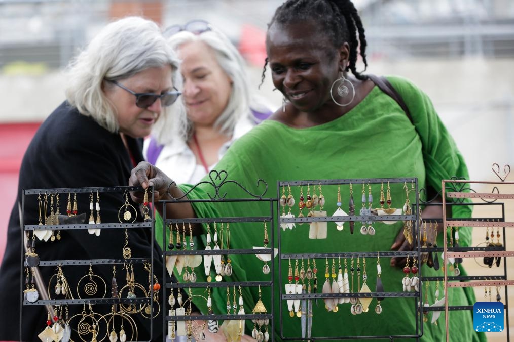 People view ornaments displayed at a vendor's booth during the Afro World Expo in New Westminster, British Columbia, Canada, June 14, 2025. The event was held here Saturday, showcasing African culture through products, cuisine, music, and art, with the aim of enhancing community engagement and fostering cross-cultural understanding. (Photo: Xinhua)