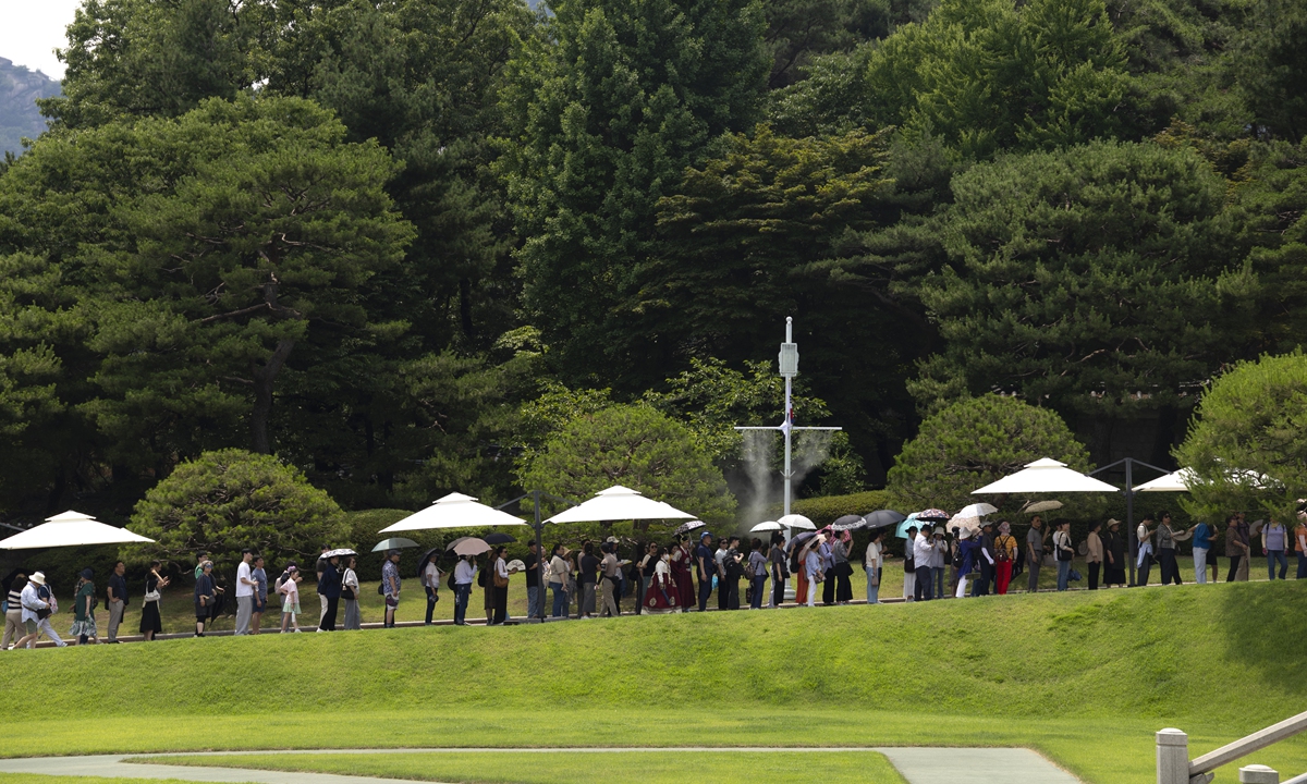 Visitors queue to enter the historic Blue House, or Cheong Wa Dae in Korean, the former presidential residence and office, in Seoul, South Korea, 19 June 2025. In 2022, former South Korean President Yoon Suk-yeol relocated the presidential office to the Ministry of National Defense building, but the new Lee Jae-myung administration plans to return to the Blue House.?Photo: VCG