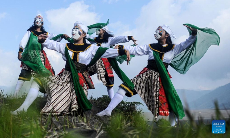 Dancers pose for photos before performing during the Eksotika Bromo 2025 on the slope of Mount Bromo in Probolinggo, East Java, Indonesia, on June 21, 2025. The Eksotika Bromo 2025 was held here from June 20 to 21 and presented a beautiful view combined with Mount Bromo and traditional dance performance. (Photo: Xinhua)
