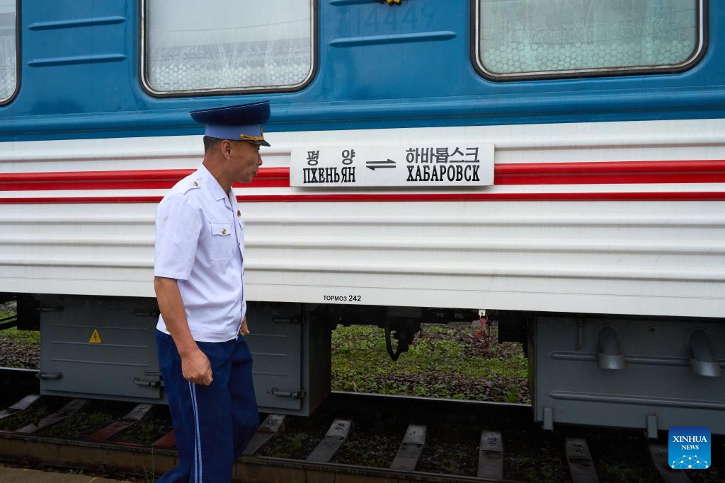 A staff member walks past an international train from Pyongyang at the Khabarovsk Railway Station in Khabarovsk, Russia, June 21, 2025. The international passenger train service between Pyongyang, the capital of the Democratic People's Republic of Korea (DPRK), and Khabarovsk, a city in Russia's Far East, resumed operation after a five-year suspension. The first train following the restoration of the route arrived at Khabarovsk Railway Station on Saturday. (Photo: Xinhua)