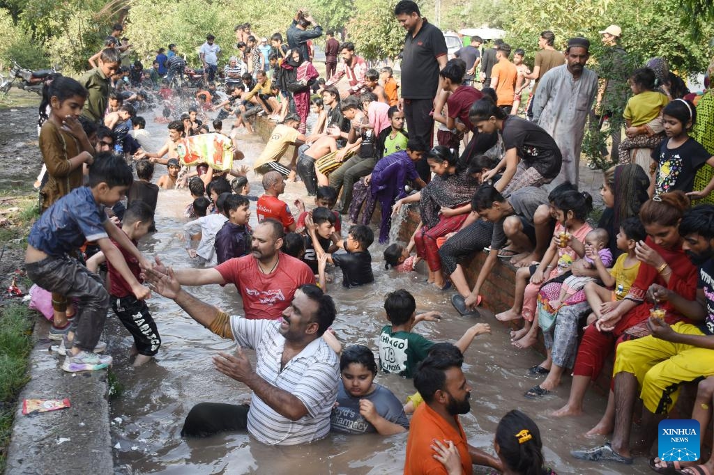 People cool off themselves during a heat wave in a canal in Lahore, Pakistan on June 20, 2025. Temperature reached over 40 degrees Celsius in many cities of Pakistan. (Photo: Xinhua)