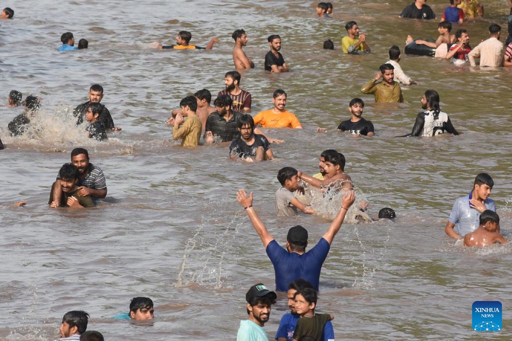 People cool off themselves during a heat wave in a canal in Lahore, Pakistan on June 20, 2025. Temperature reached over 40 degrees Celsius in many cities of Pakistan. (Photo: Xinhua)