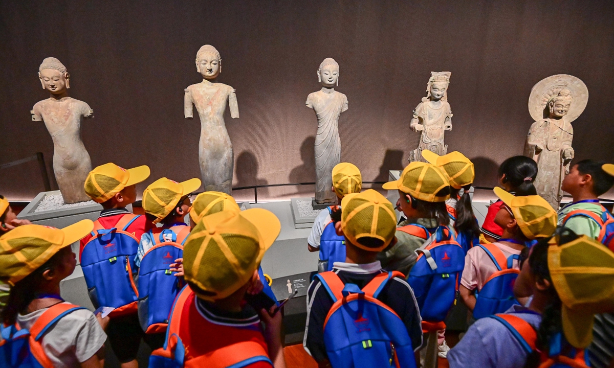 Students from a school explore a cultural relics exhibition at the Qingzhou Museum on June 22, 2025, in Qingzhou, East China's Shandong Province. The students explored the museum's exhibitions, learning about history, appreciating the charm of cultural artifacts, and enjoying a fulfilling weekend experience. Photo: VCG