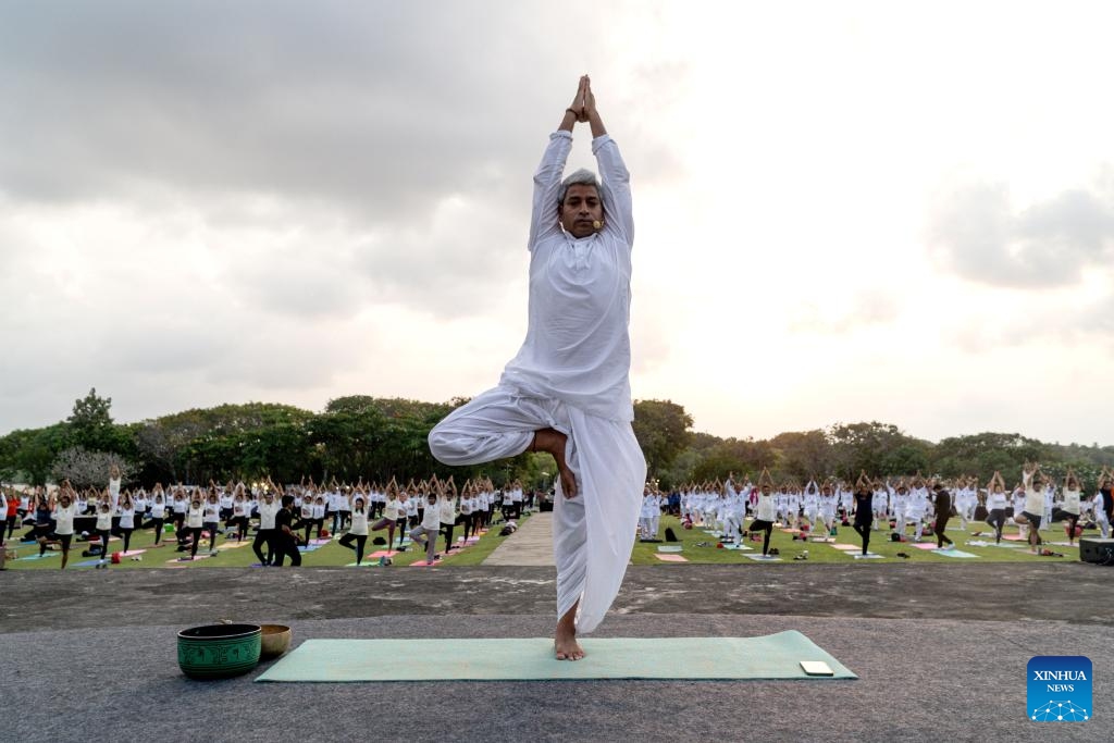 Participants take part in a yoga session to celebrate the International Day of Yoga at Nusa Dua, Bali, Indonesia, on June 21, 2025. (Photo: Xinhua)