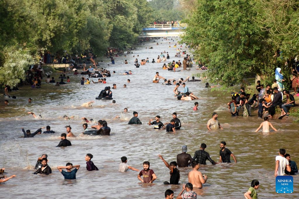 People cool off themselves during a heat wave in a canal in Lahore, Pakistan on June 20, 2025. Temperature reached over 40 degrees Celsius in many cities of Pakistan. (Photo: Xinhua)