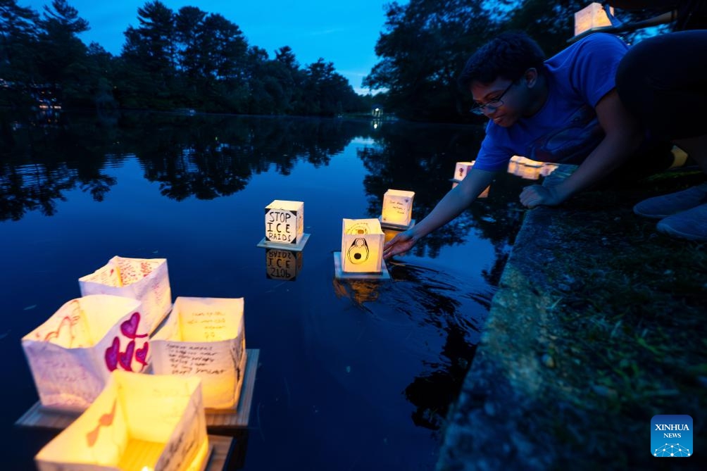 People release their water lanterns at the Water Lantern Festival in Pawtucket, Rhode Island, the United States, on June 21, 2025. (Photo: Xinhua)