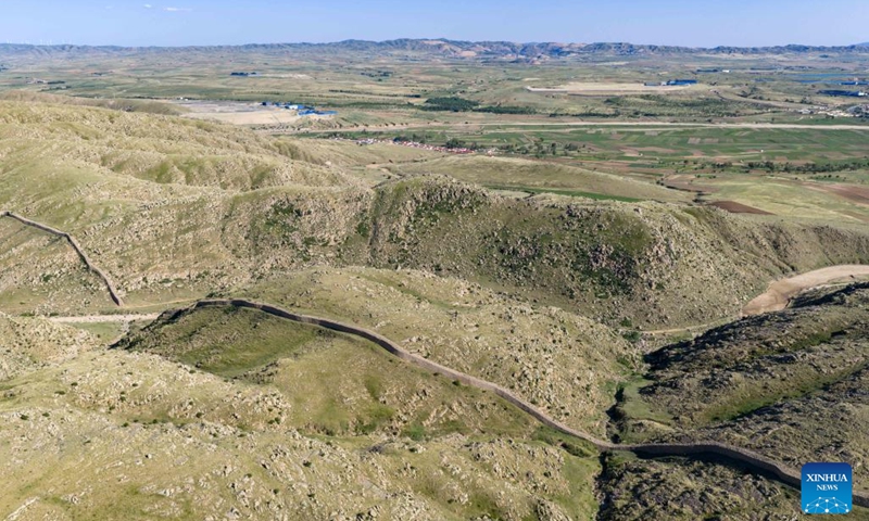 An aerial drone photo taken on June 21, 2025 shows the Tianshengcheng section of the Great Wall in Guyang County, north China's Inner Mongolia Autonomous Region. The Great Wall built in the Qin Dynasty (221 BC-207 BC) in Guyang County is well preserved due to its rock structure and the protection efforts made by local authorities. (Photo: Xinhua)