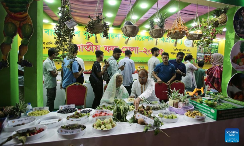 People visit a fruit fair in Dhaka, Bangladesh, on June 20, 2025. A three-day national fruit fair concluded in Dhaka on Saturday. (Photo: Xinhua)