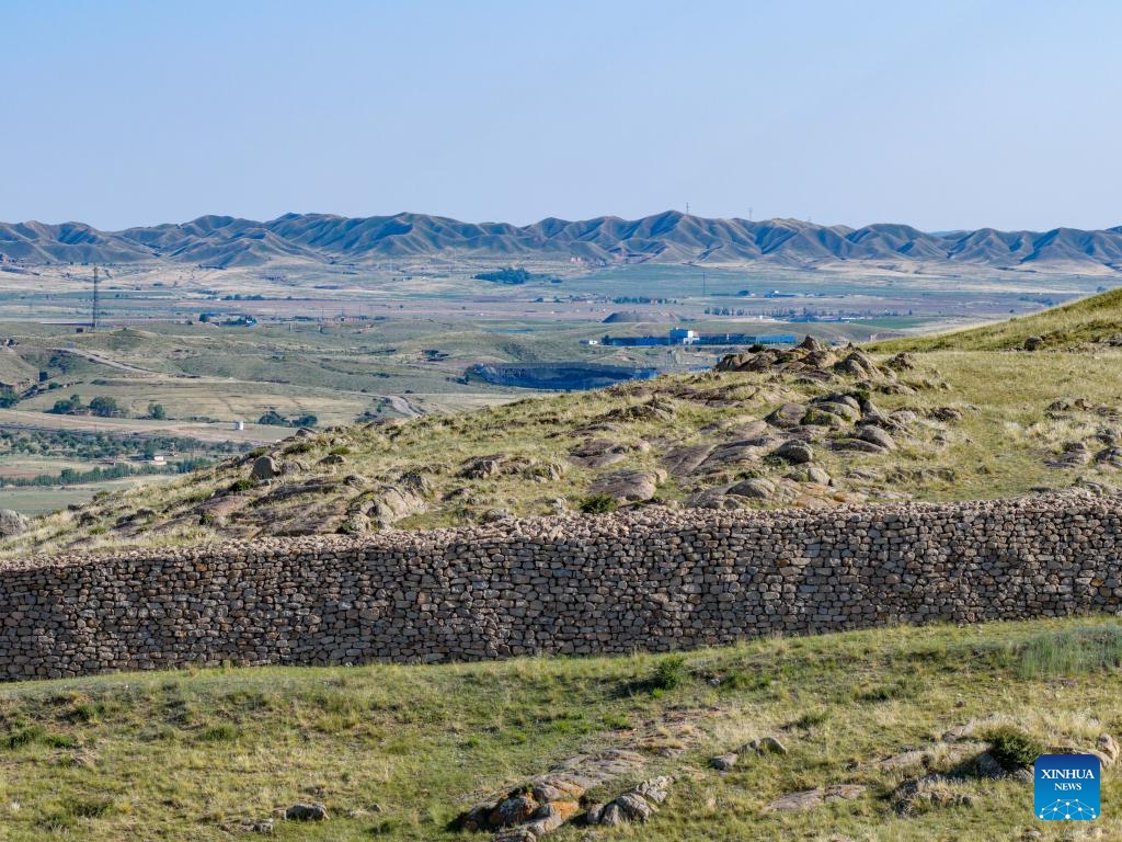 A drone photo taken on June 21, 2025 shows the Tianshengcheng section of the Great Wall in Guyang County, north China's Inner Mongolia Autonomous Region. The Great Wall built in the Qin Dynasty (221 BC-207 BC) in Guyang County is well preserved due to its rock structure and the protection efforts made by local authorities. (Photo: Xinhua)