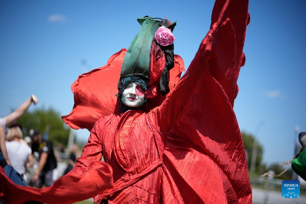 A performer in a flower-themed costume is seen during the Wianki Festival celebration in Warsaw, Poland, June 21, 2025. The event is a local tradition to mark the summer solstice, blending folklore, music, and modern festivities. (Photo: Xinhua)