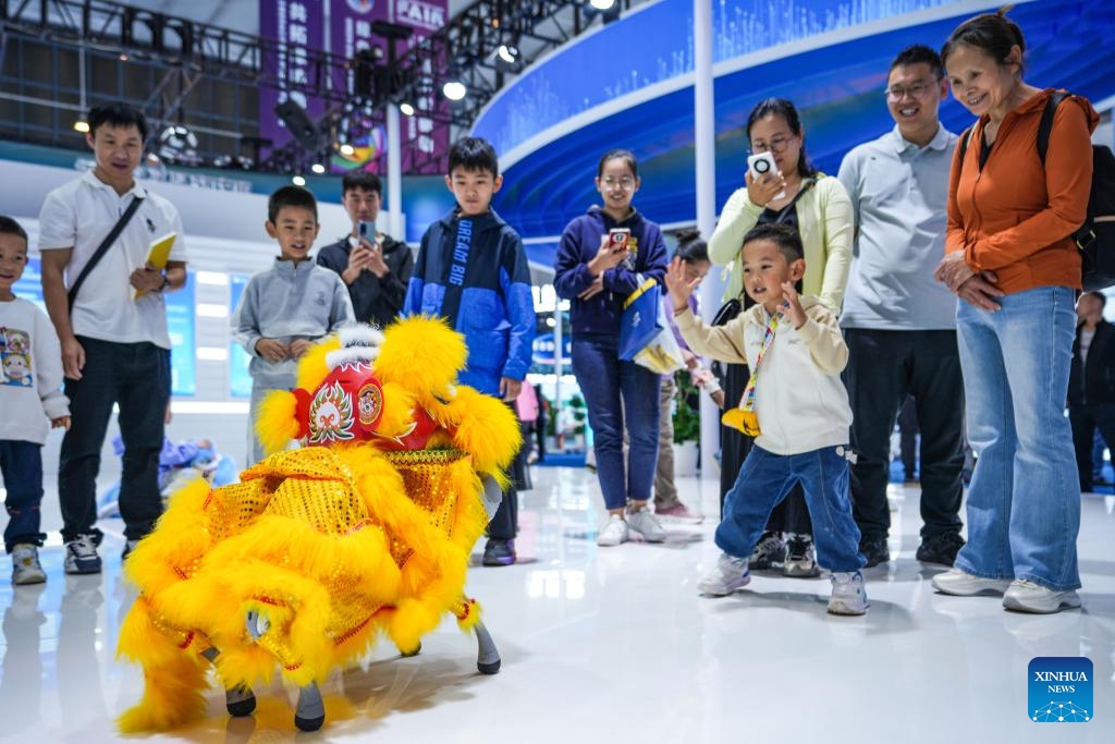 People interact with a robotic dog during the 9th China-South Asia Expo in Kunming, southwest China's Yunnan Province, June 22, 2025. The 9th China-South Asia Expo opened on Thursday in Kunming, and will last until June 24. At the six-day event, high-tech exhibits related to digital economy, artificial intelligence, green energy and low-altitude economy are expected to attract a large number of visitors. (Photo: Xinhua)