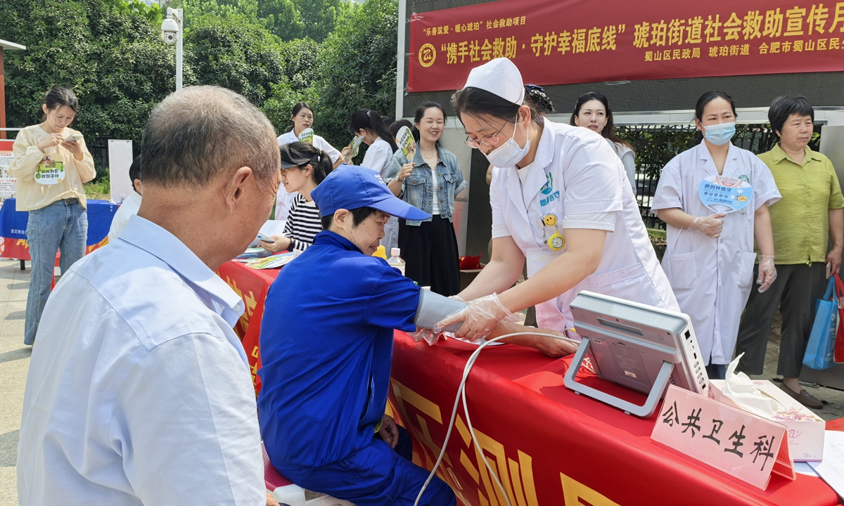 A nurse checks a resident's blood pressure during a public awareness event on May 27, 2025, in Shushan District, Hefei, Central China's Anhui Province, as part of a social assistance awareness campaign. Photo: VCG