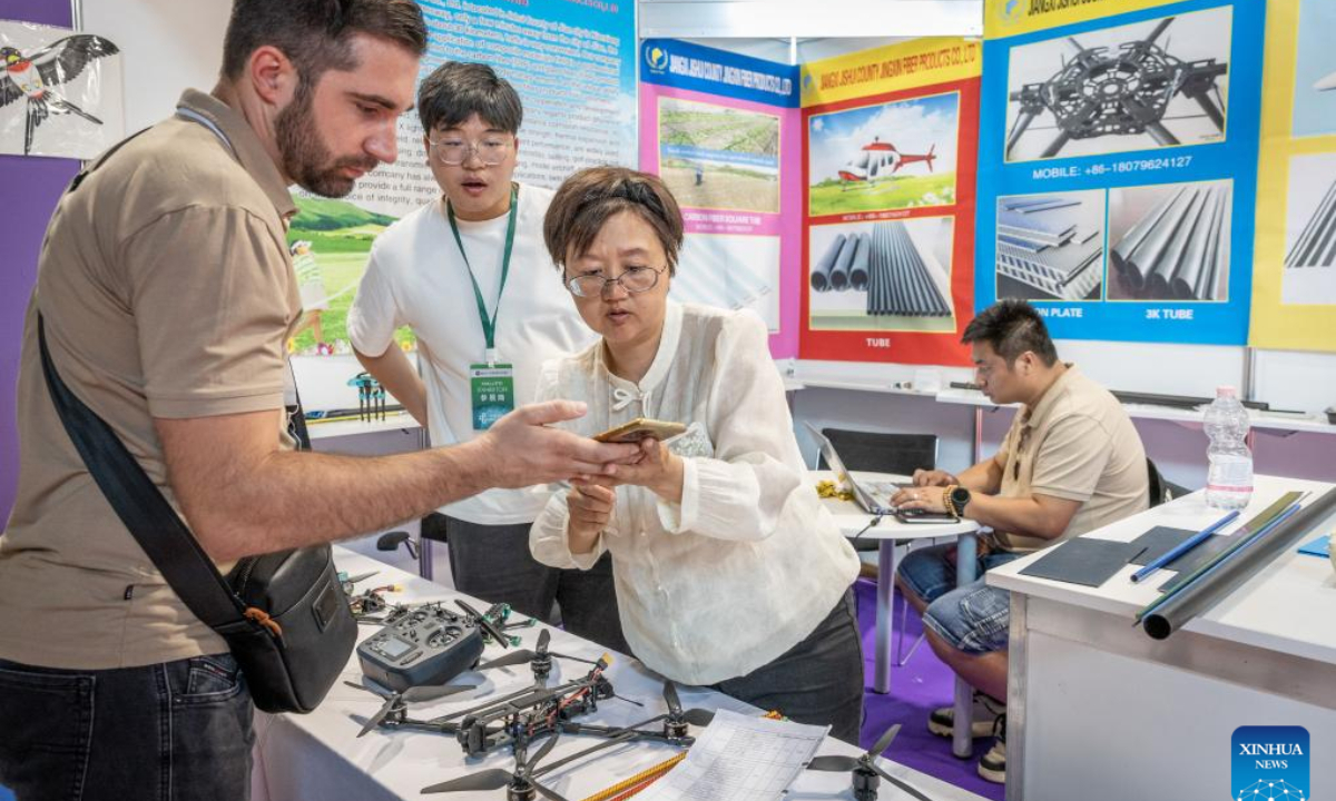 A visitor communicates with Chinese exhibitors at the China Brand Fair in Budapest, Hungary, June 26, 2025. The China Brand Fair 2025 kicked off here on Thursday, bringing together over 270 companies from 17 Chinese provinces and municipalities.

Since its inception in 2015, the China Brand Fair has been held seven times in Hungary. The 2025 edition features 10,000 square meters of exhibition space and products spanning electronics, machinery, building materials, fitness equipment, textiles, daily goods, and food items. (Photo by Sandor Bankuti/Xinhua)