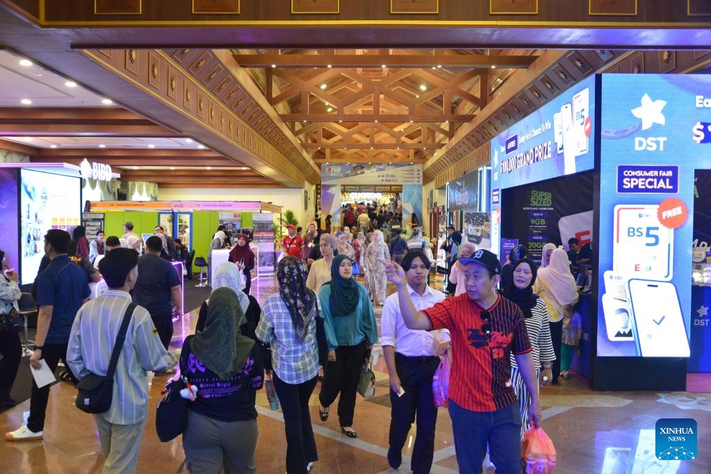 People are seen at the 31st Consumer Fair & Trade Expo (CFTE) of Brunei in Bandar Seri Begawan, Brunei, June 25, 2025. The 31st CFTE of Brunei opened at the International Convention Center here on Wednesday, attracting over 350 exhibitors and more than 600 booths. Brunei's biggest consumer fair, CFTE is being held from June 25 to June 29, alongside the 2nd Consumer Fair Conference (CONFAC). (Photo: Xinhua)