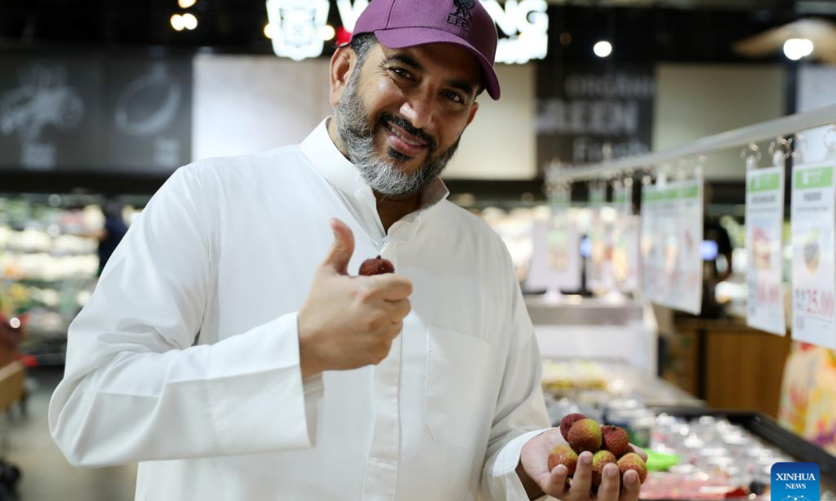 A consumer gives a thumb up after tasting a lychee at a supermarket in Dubai, the United Arab Emirates (UAE), June 21, 2025. Chinese lychees are winning over more fans abroad due to the cold-chain technology and air transportation. In the United Arab Emirates, with a 48-hour transportation process from picking to marketing, Chinese lychees boarded the shelves of supermarkets still with fresh fragrance. Every week, four tons of Chinese lychees are transported in two shipments by air from south China's Guangdong to Dubai and sold out in just three days. These lychees, across thousands of miles, have become a fresh and sweet business card for China on the tables of local consumers. (Xinhua/Wang Dongzhen)