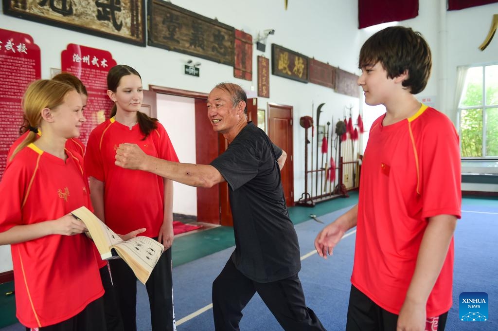 A coach demonstrates Bajiquan, a powerful style of Kung Fu, to Russian students at a training base in Qingxian County, Cangzhou City, north China's Hebei Province, June 25, 2025. A Bajiquan training base in Qingxian County welcomed this year's first batch of international students from Russia, who will learn the traditional Bajiquan and experience the Chinese martial arts culture. (Photo: Xinhua)