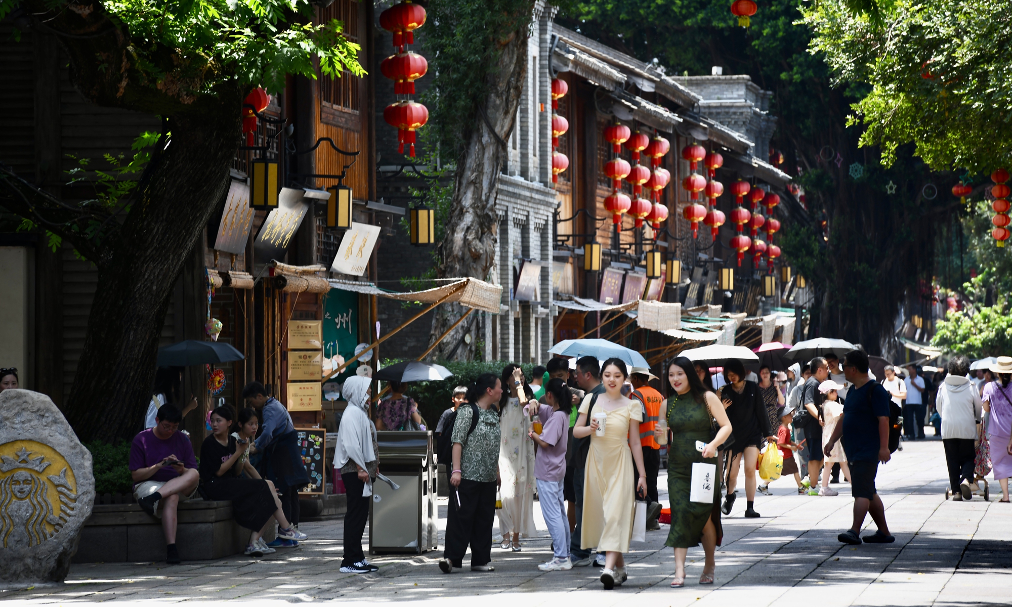 Tourists visit the Sanfang Qixiang, a well-preserved historical architectural complex, in Fuzhou, East China's Fujian Province on June 27, 2025, as Fuzhou continues to issue a high-temperature orange alert. With the arrival of the summer holiday, the ancient alleys and houses in Fuzhou are seeing a surge in tourism. Photo: VCG
