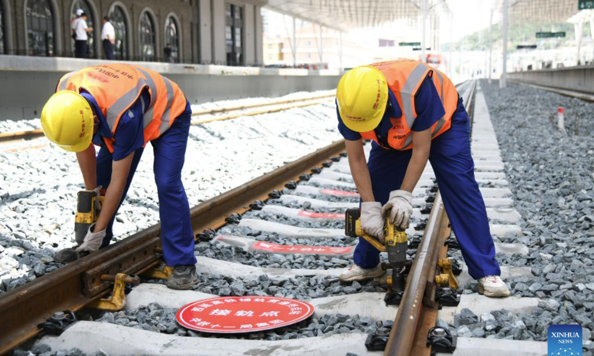 Workers carry out construction work at Yan'an Railway Station in Yan'an, northwest China's Shaanxi Province, July 1, 2025. Track-laying for a high-speed railway linking Xi'an and Yan'an in Shaanxi completed on Tuesday.

Once launched, the new railway will shorten the trip between Xi'an and Yan'an from 2.5 hours to around one hour. (Xinhua/Zhang Bowen)