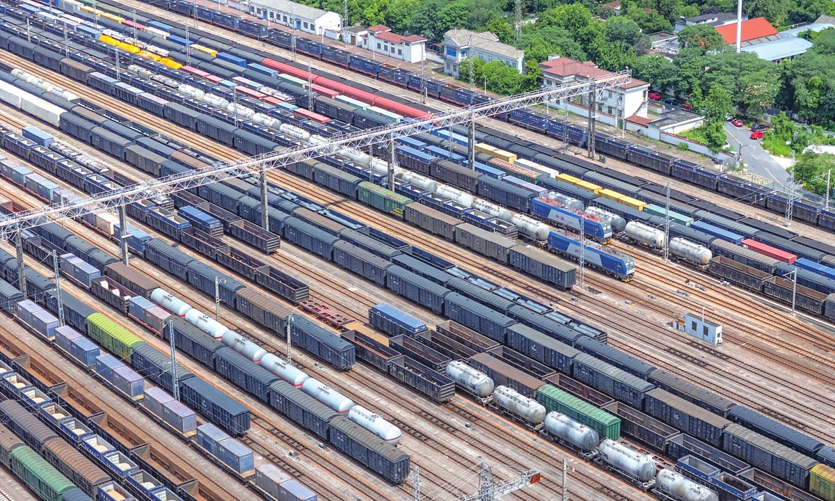 China-Europe freight trains are being assembled and preparing to depart from Jinhuadong Railway Station in Jinhua, East China's Zhejiang Province on June 30, 2025. From January to June 2025, the station handled 1,601 China-Europe freight trains, with 130,700 standard containers of cargo, a year-on-year increase of 11.1 percent.
Photo: VCG