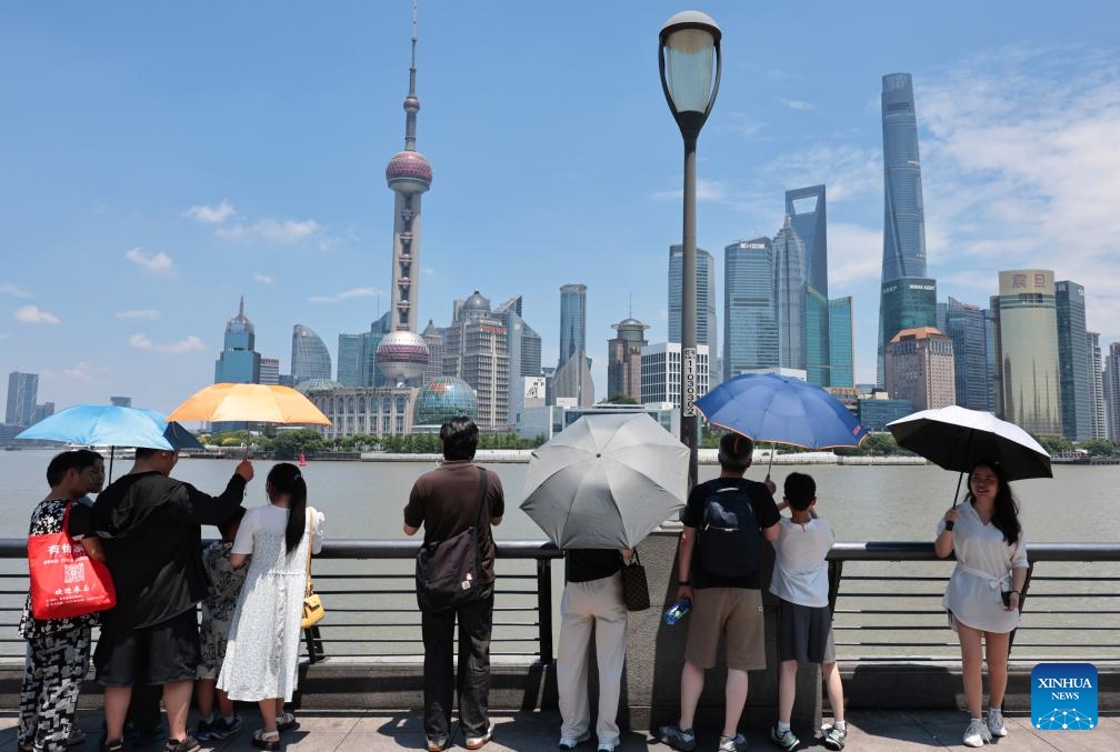 Tourists visit the Bund area in Shanghai, east China, June 29, 2025. Shanghai issued a heatwave alert on Sunday, which will last for about 10 days with high temperature hitting 39-40 degrees Celsius. (Photo: Xinhua)