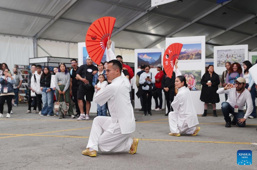 People watch a Tai Chi performance at the exhibition area of China during the book fair in Mexico City, capital of Mexico, June 27, 2025. The 42nd International Book Fair of the National Polytechnic Institute of Mexico was held here recently. China, as the guest country, showcased achievements in publication, cultural inheritance and sci-tech development. (Photo: Xinhua)