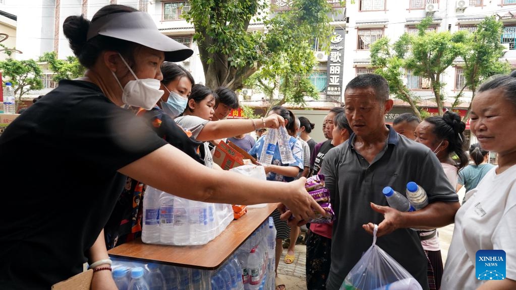 Volunteers hand out emergency food aid in the flood-stricken Rongjiang County, southwest China's Guizhou Province, June 29, 2025. Heavy flooding has returned to Rongjiang County in southwest China's Guizhou Province, prompting local authorities to re-activate the highest-level emergency flood response, effective from 12:30 p.m. Saturday. Since flooding began, Rongjiang, with a population of 385,000, has received prompt rescue efforts from both authorities and volunteers. (Photo: Xinhua)