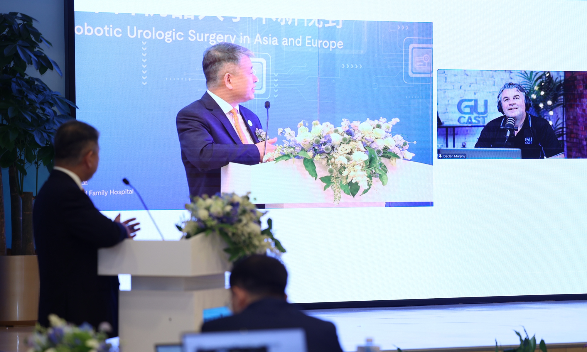 Dr Zhu Gang and Australian urology expert Declan Murphy hold an online discussion on Saturday in Beijing. Photo: United Family Healthcare