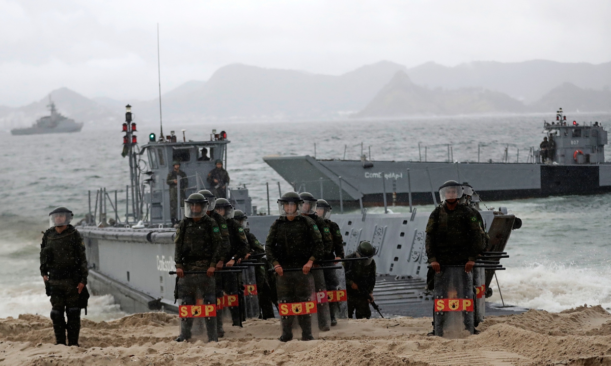 Brazilian Navy Marines practice landing on Gloria beach on July 4, 2025 as they prepare to provide security during the 17th annual BRICS Summit in Rio de Janeiro.
 Photo: VCG