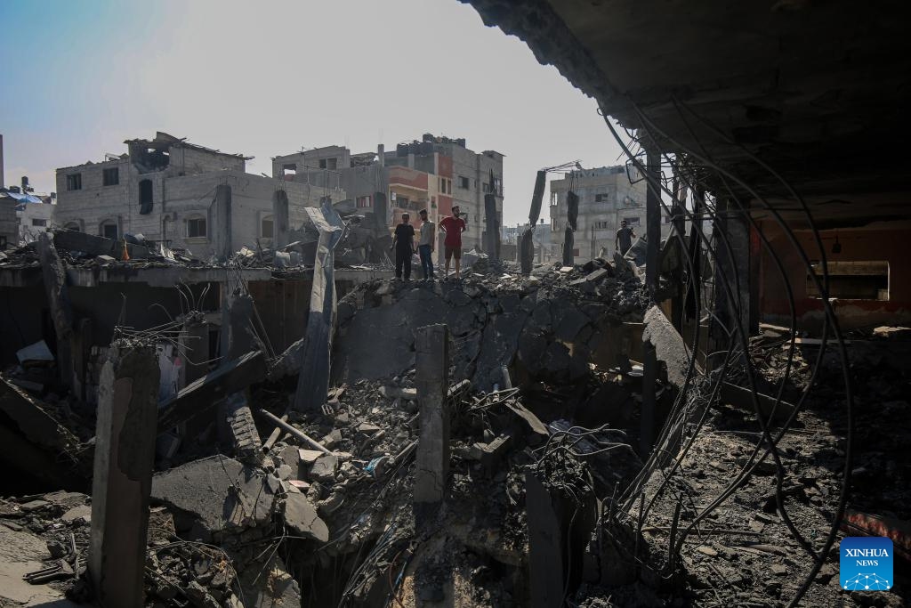 Palestinians inspect destroyed houses after an Israeli airstrike in the al-Shati refugee camp, west of Gaza City, on July 4, 2025. (Photo: Xinhua)