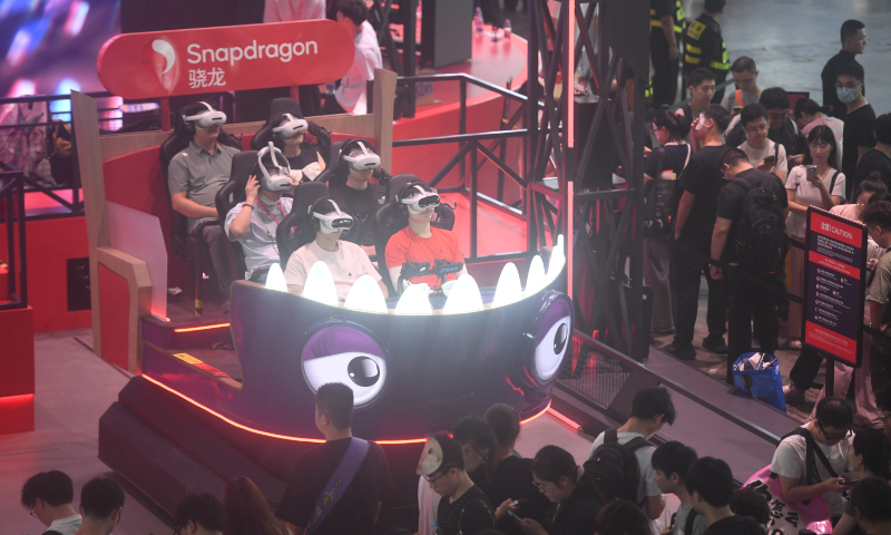 Attendees experience Qualcomm's 