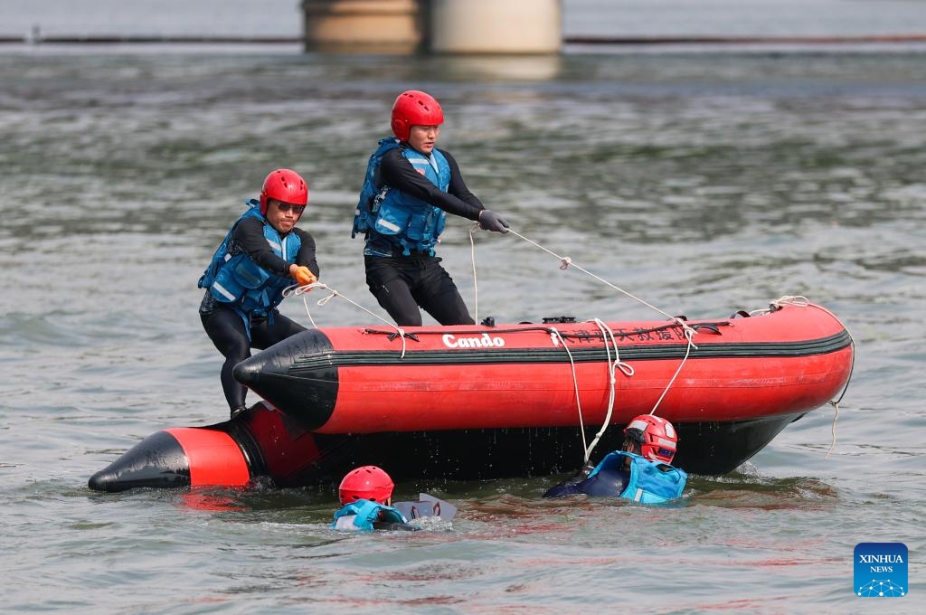 Rescuers participate in a flood rescue drill on Haihe River in north China's Tianjin, on July 5, 2025. The drill was set against potential flooding in culverts and low-lying urban areas affected by heavy rainfall. (Photo: Xinhua)