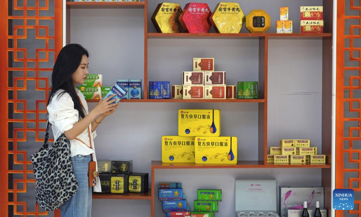 A visitor watches products at a show room of a pharmaceutical company in Zhangshu, east China's Jiangxi Province, July 8, 2025. Zhangshu City has been a well-known industrial hub of traditional Chinese medicine (TCM) for centuries. In recent years, the city has leveraged its rich heritage in TCM to actively support enterprises in further research and development based on classic TCM prescriptions.

Moreover, TCM companies here are actively adopting smart technologies in manufacturing, warehousing and logistics so as to breath new vitality into this time-honored wisdom of healthcare. (Xinhua/Wan Xiang)