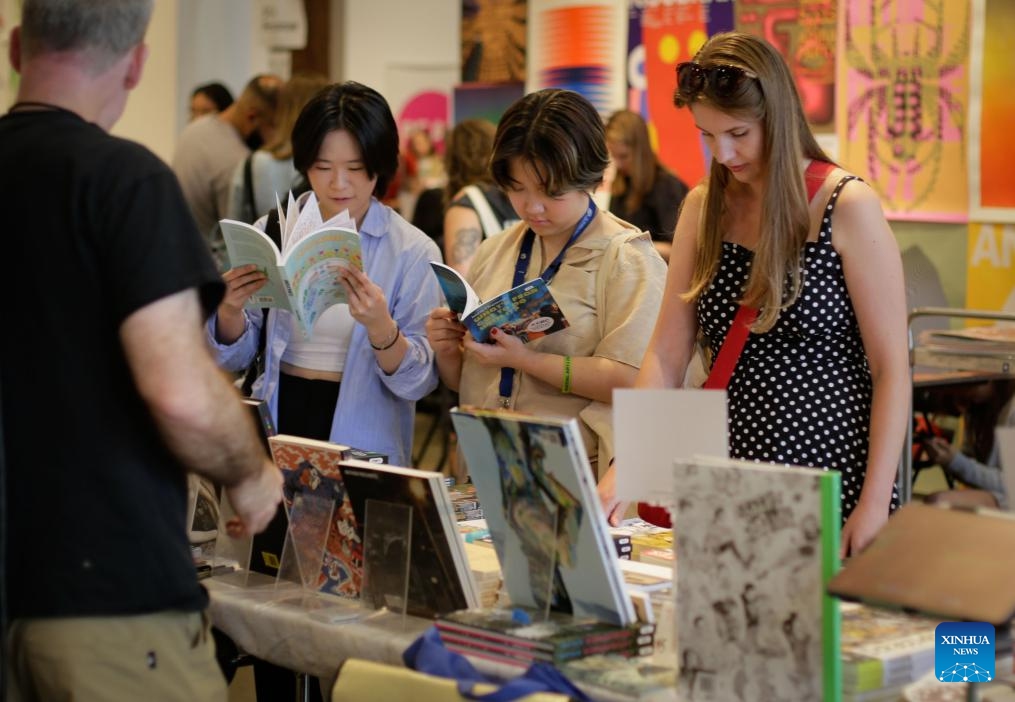 Visitors browse publications during the 2025 Vancouver Art Book Fair in Vancouver, British Columbia, Canada, July 4, 2025. The three-day event, which kicked off here on Friday and runs through July 6, features nearly 100 exhibitors showcasing artist books, zines, and other independent publications. (Photo: Xinhua)