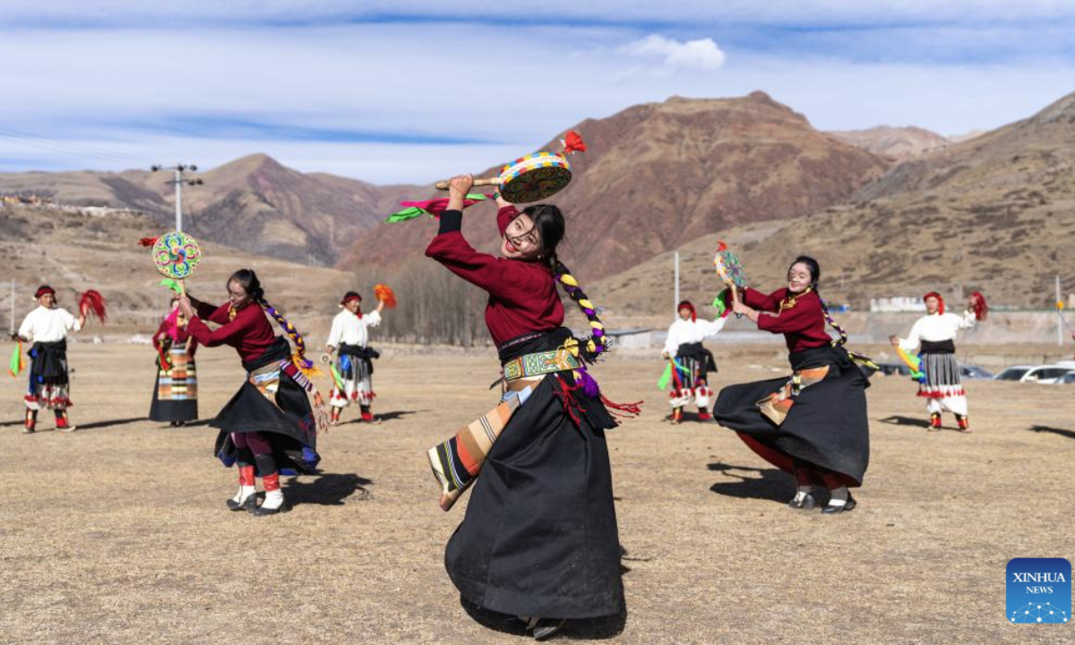People perform Reba Dance in Chido Township, Dengqen County, Qamdo, southwest China's Xizang Autonomous Region, Jan. 5, 2025. (Xinhua/Tenzin Nyida)